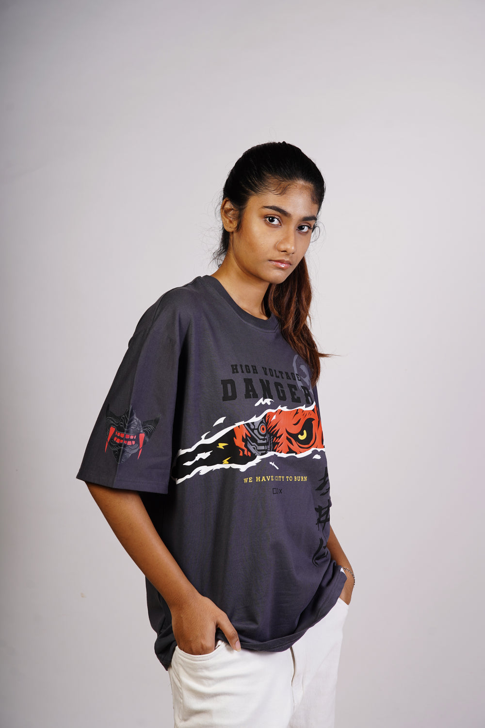 High Voltage - Oversized T-shirt Women